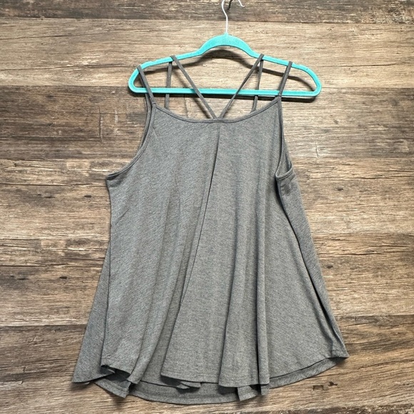 Laolasi Gray Sleeveless Flowy Tank Top with Relaxed Fit - Picture 2 of 3